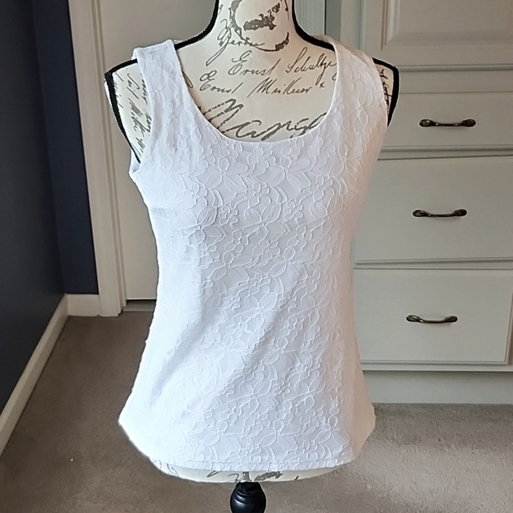 Dana Buchman lace tank